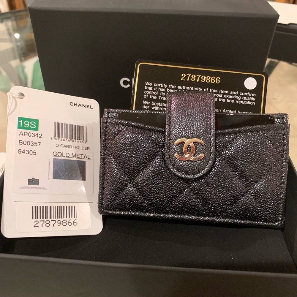 ⛔️Sold⛔️ 19S Chanel Iridescent multi card - Picture 1 of 8